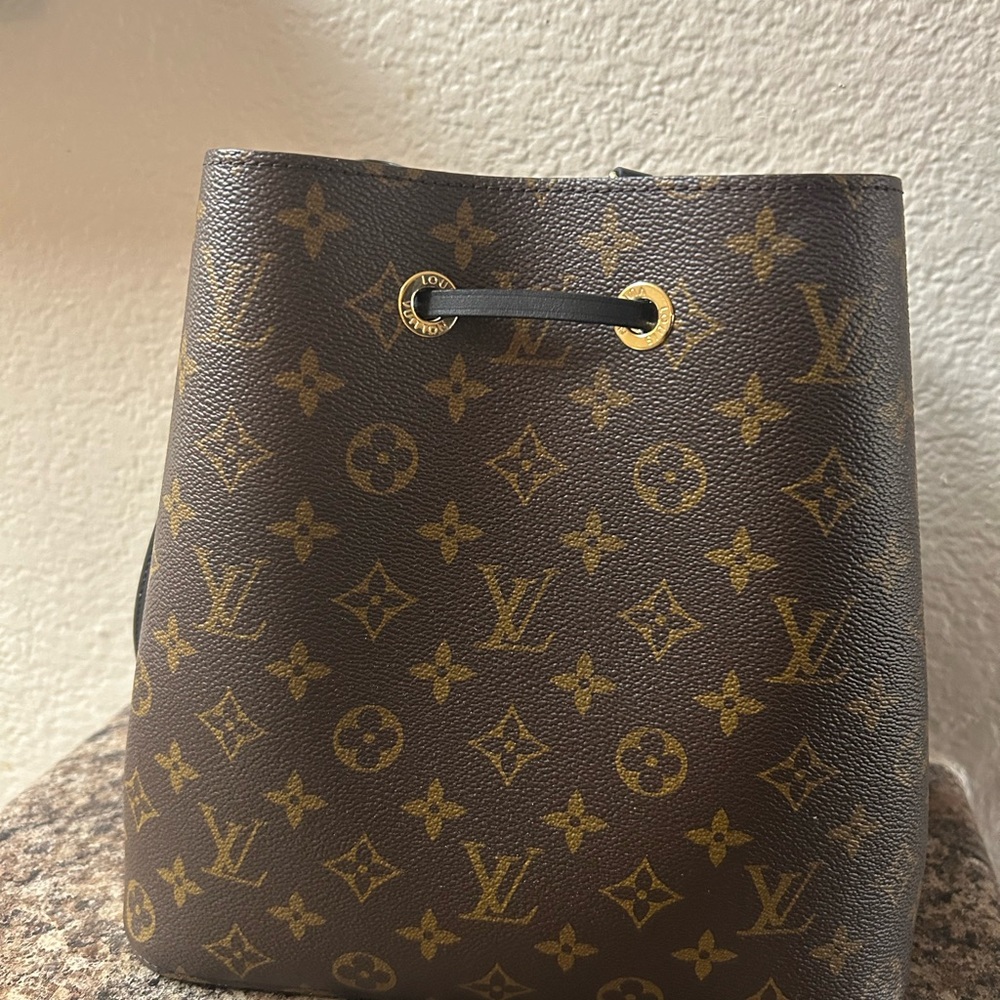 Louis Vuitton NeoNoe MM - Picture 2 of 9